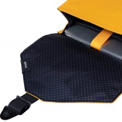 MOCHILA ENVELOPE BOLD BANANA - YELLOW RAVEN