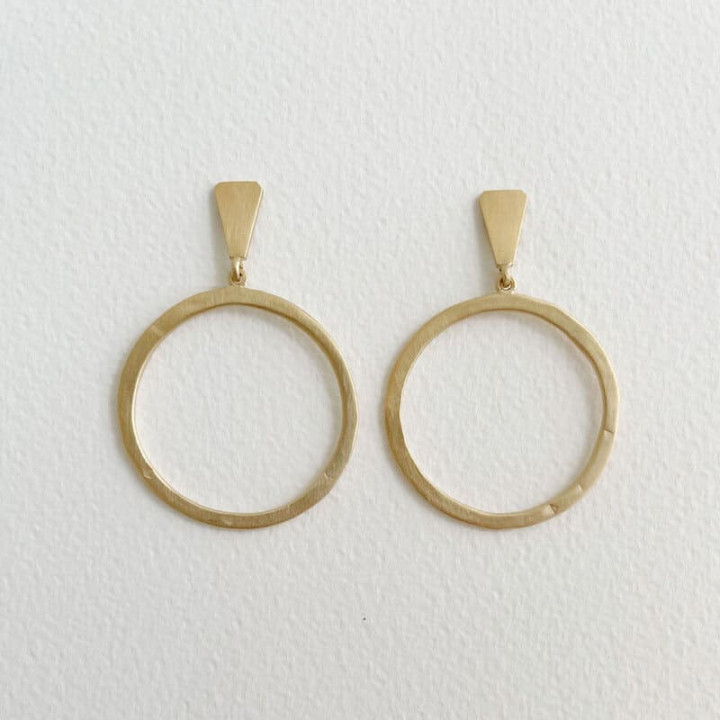 PENDIENTE DE ARO CON FORMA DE L LA CALA SUSI CALA - ORO