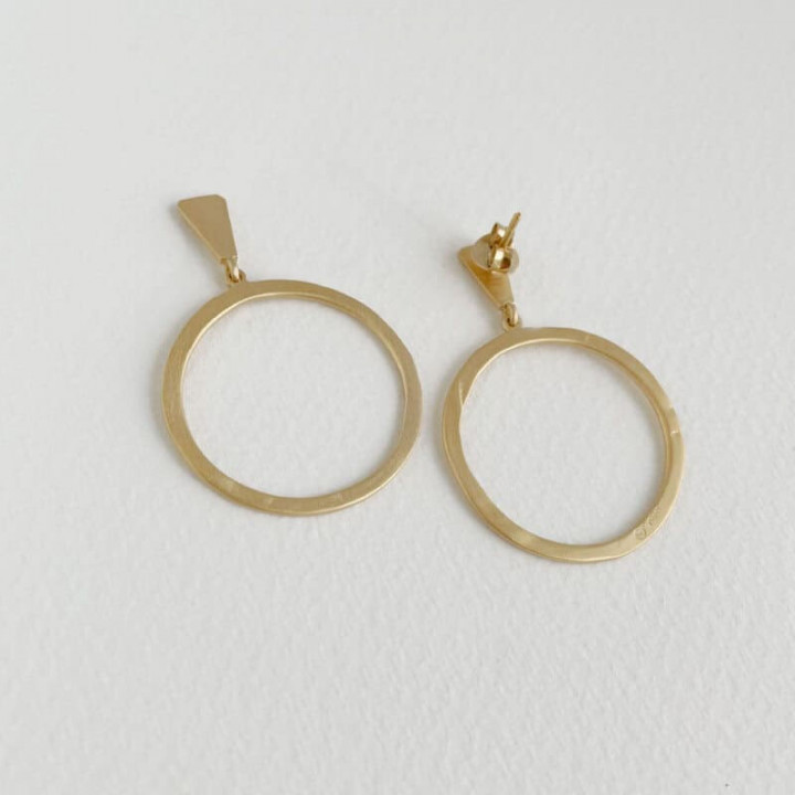 PENDIENTE DE ARO CON FORMA DE L LA CALA SUSI CALA - ORO