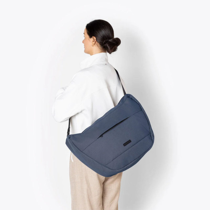 BOLSO ADAM MEDIUM BAG UCON ACROBATICS - DARK NAVY
